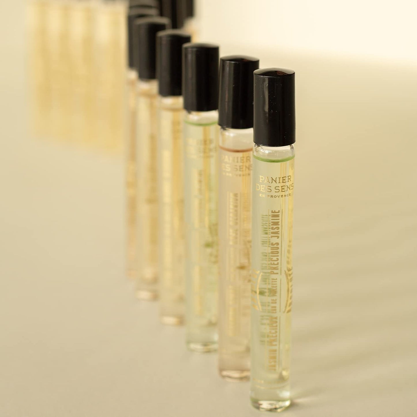 Panier des Sens - Jasmine Roll-on Eau de Toilette 0.3 Floz โ Floral & Intense Fragrance - Mini Perfume for Women - Parfum Crafted in Grasse, France - Daily Use - Light Travel Perfume