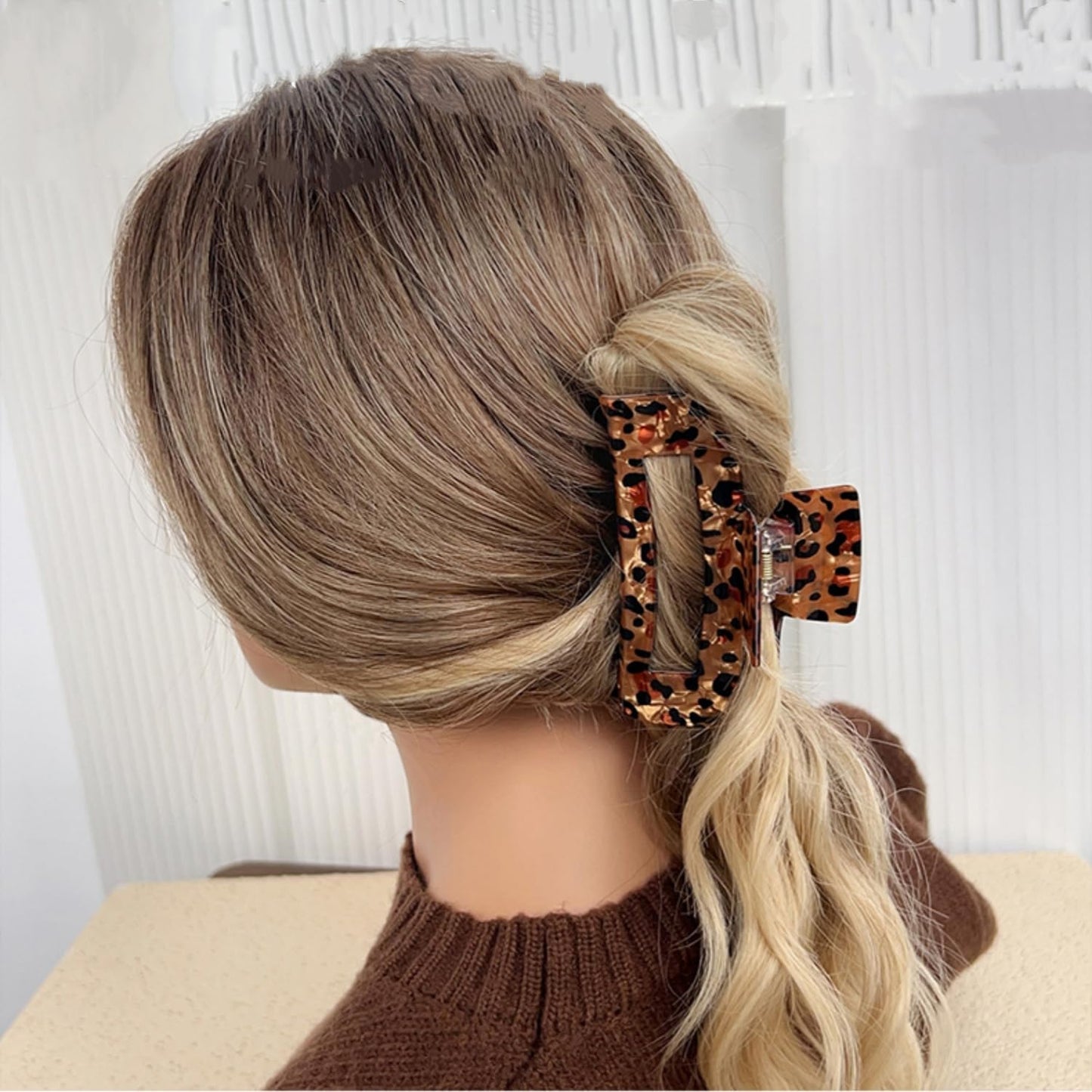 4 Inch Tortoise Hair Claw Clips, Large Acrylic Banana Barrettes Jaw Clips, Fashion Strong Hold Leopard Print Stylish Hair Accessories for Women Thin Thick Hair (2pcs)