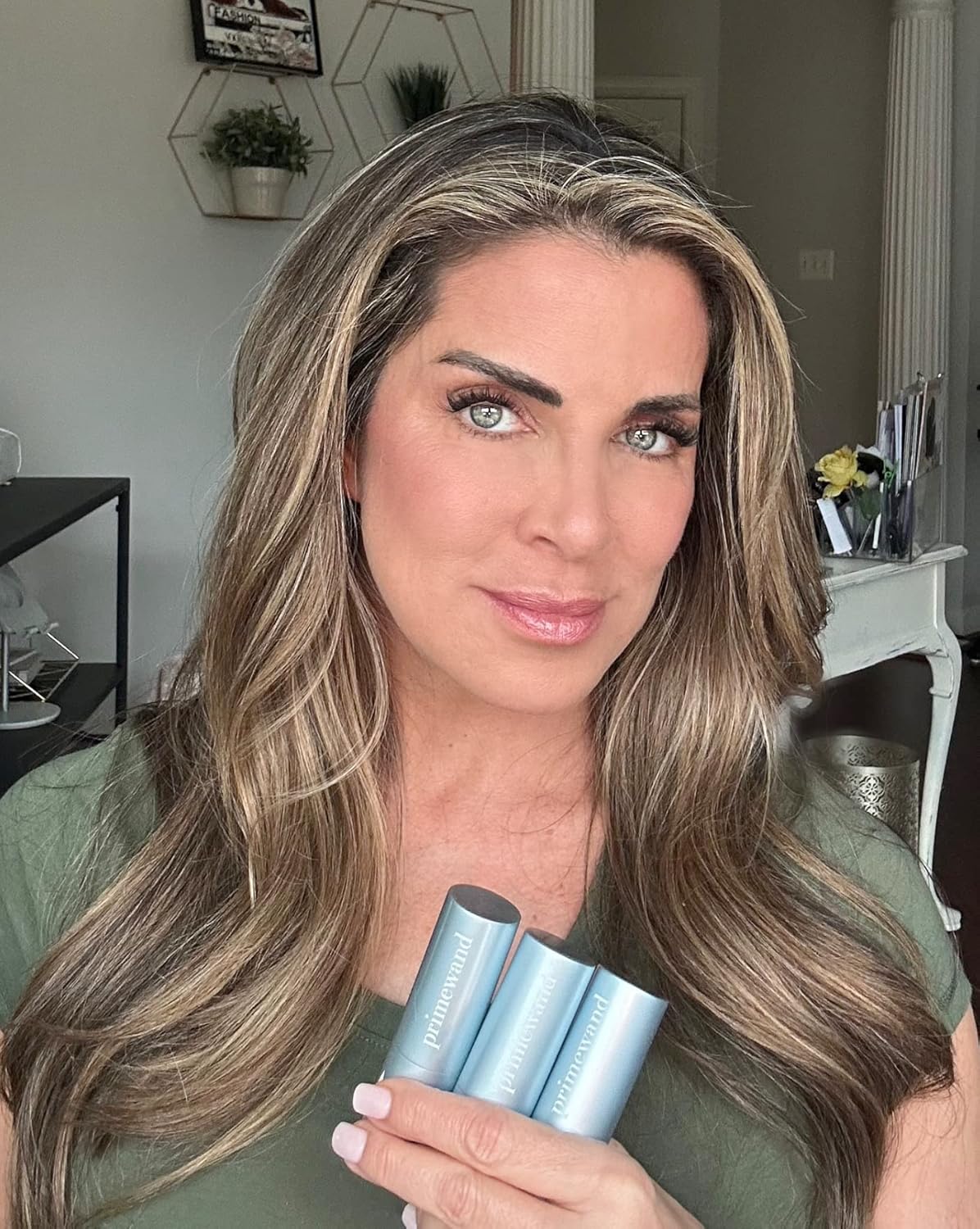 Prime Prometics PrimeWand Pearl Stunning & Natural Pro-Age Makeup Highlighter Stick for Mature Women Infused With Pearl Extract