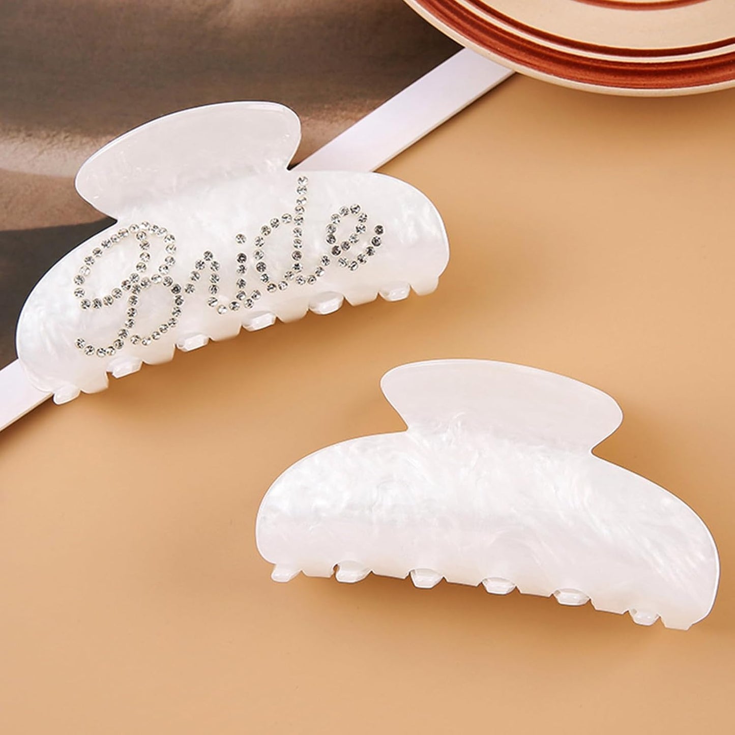 2Pcs Bride Claw Hair Clip, Bride White Acrylic Hair Clips with Rhinestone Logo, Bachelorette Party Wedding Birthday Banana Barrettes Hair Decorations for Girl, Trendy Bridal Claws