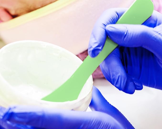 ONLYKXY 30pcs 5in Plastic Beauty Spoon Facial Cream Brush Makeup Scoop Mud Reusable Cosmetic Dig Scoop Spatula Mask Tip for Lotions Moisturizers Home Salon DIY Facemask Mixing Sampling (Light Green)