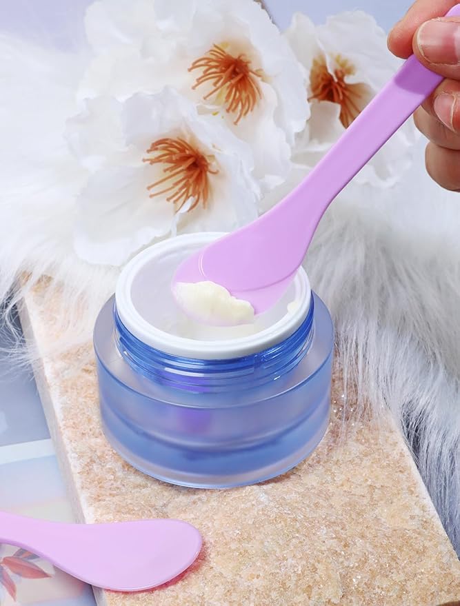 ONLYKXY 30pcs 5in Plastic Beauty Spoon Facial Cream Brush Makeup Scoop Mud Reusable Cosmetic Dig Scoop Spatula Mask Tip for Lotions Moisturizers Home Salon DIY Facemask Mixing Sampling (Purple)