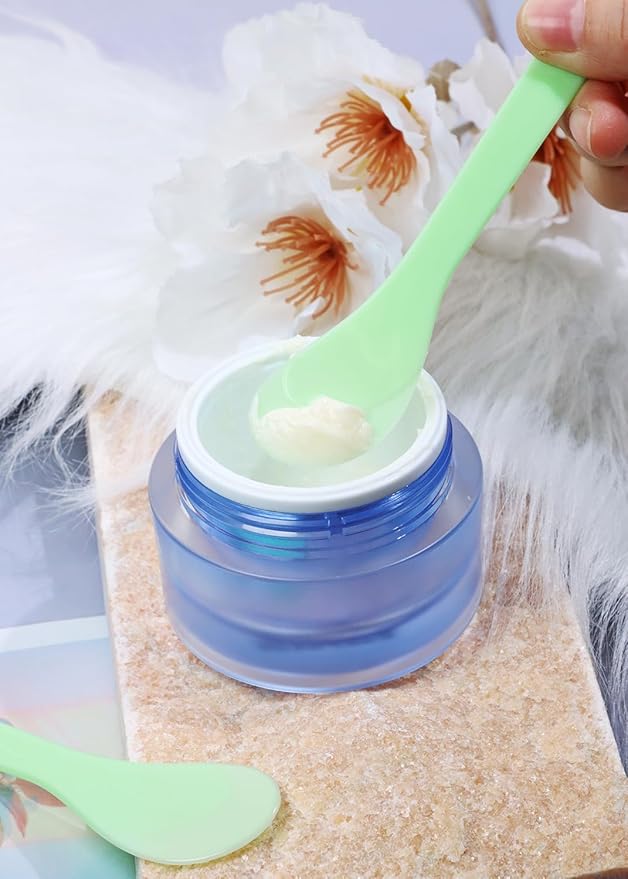 ONLYKXY 30pcs 5in Plastic Beauty Spoon Facial Cream Brush Makeup Scoop Mud Reusable Cosmetic Dig Scoop Spatula Mask Tip for Lotions Moisturizers Home Salon DIY Facemask Mixing Sampling (Light Green)