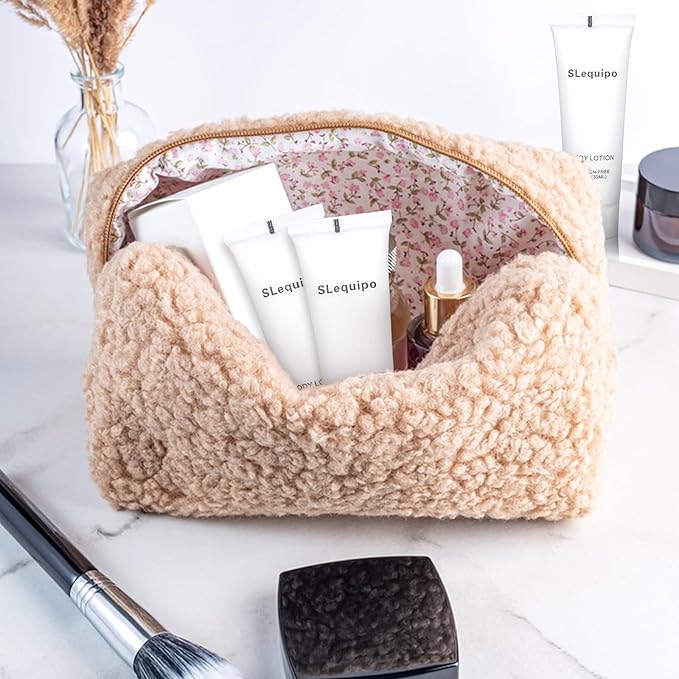 Travel Size Body Lotion Bulk (1 fl oz, 30 Pack), Refreshing Hotel Body Lotion, Mini and Small Size Body Lotion, Guest Hotel Toiletries in Bulk - Mini Body Lotion, Clear Container