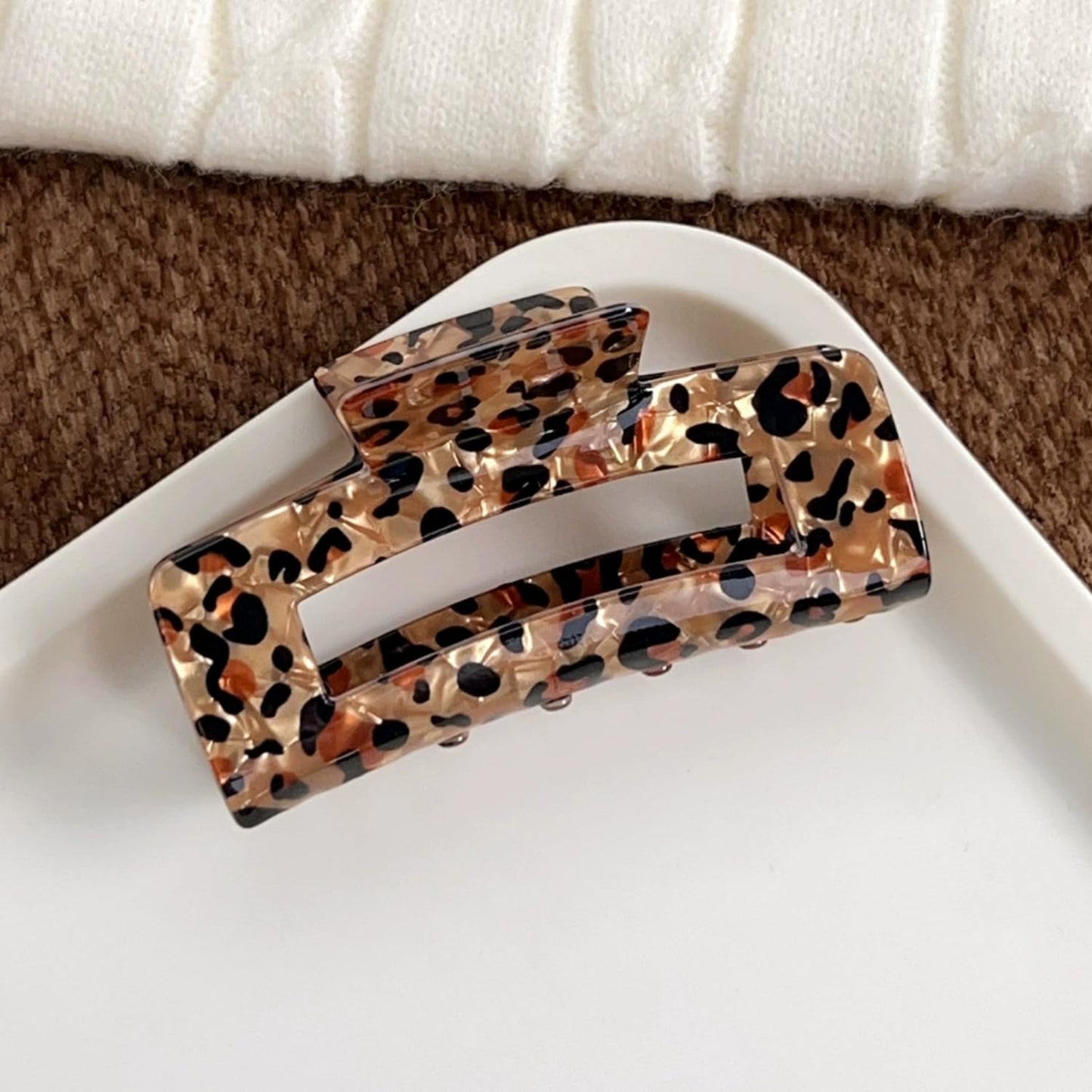 4 Inch Tortoise Hair Claw Clips, Large Acrylic Banana Barrettes Jaw Clips, Fashion Strong Hold Leopard Print Stylish Hair Accessories for Women Thin Thick Hair (2pcs)