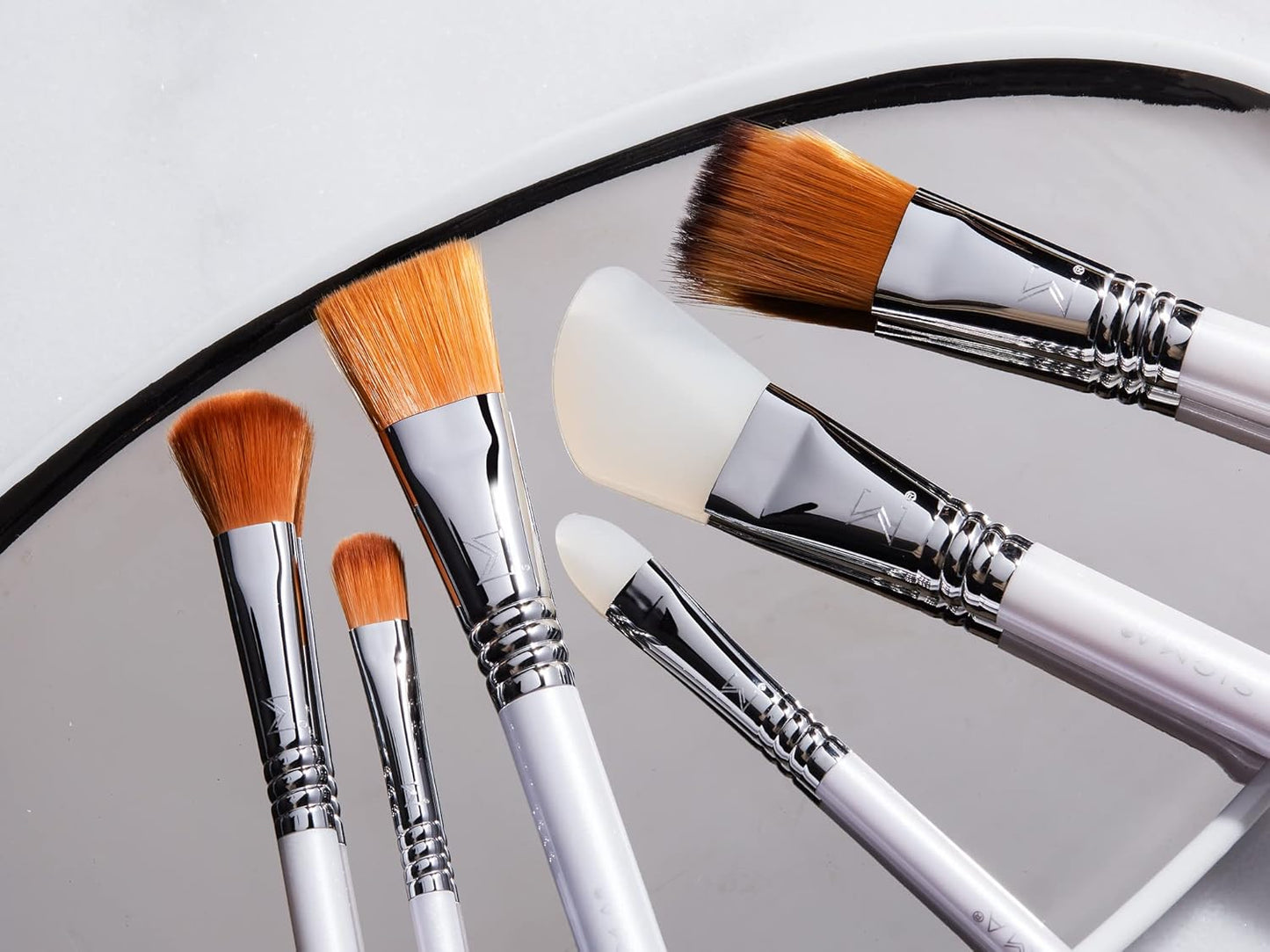 Sigma Beauty S05 Moisturizer Skincare Brush – Skincare Tool for Applying Skincare Products to Face and Skin, Face Moisturizer Brush for Creams and Lotions (1 Pc)