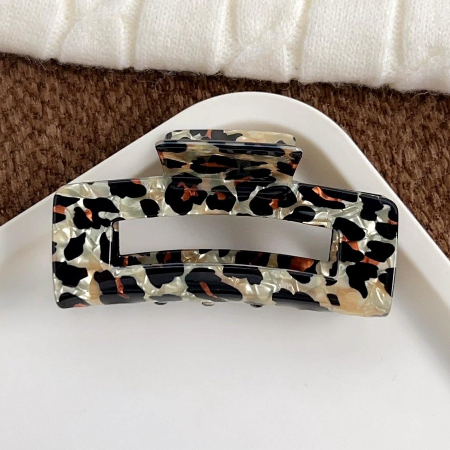 4 Inch Tortoise Hair Claw Clips, Large Acrylic Banana Barrettes Jaw Clips, Fashion Strong Hold Leopard Print Stylish Hair Accessories for Women Thin Thick Hair (2pcs)