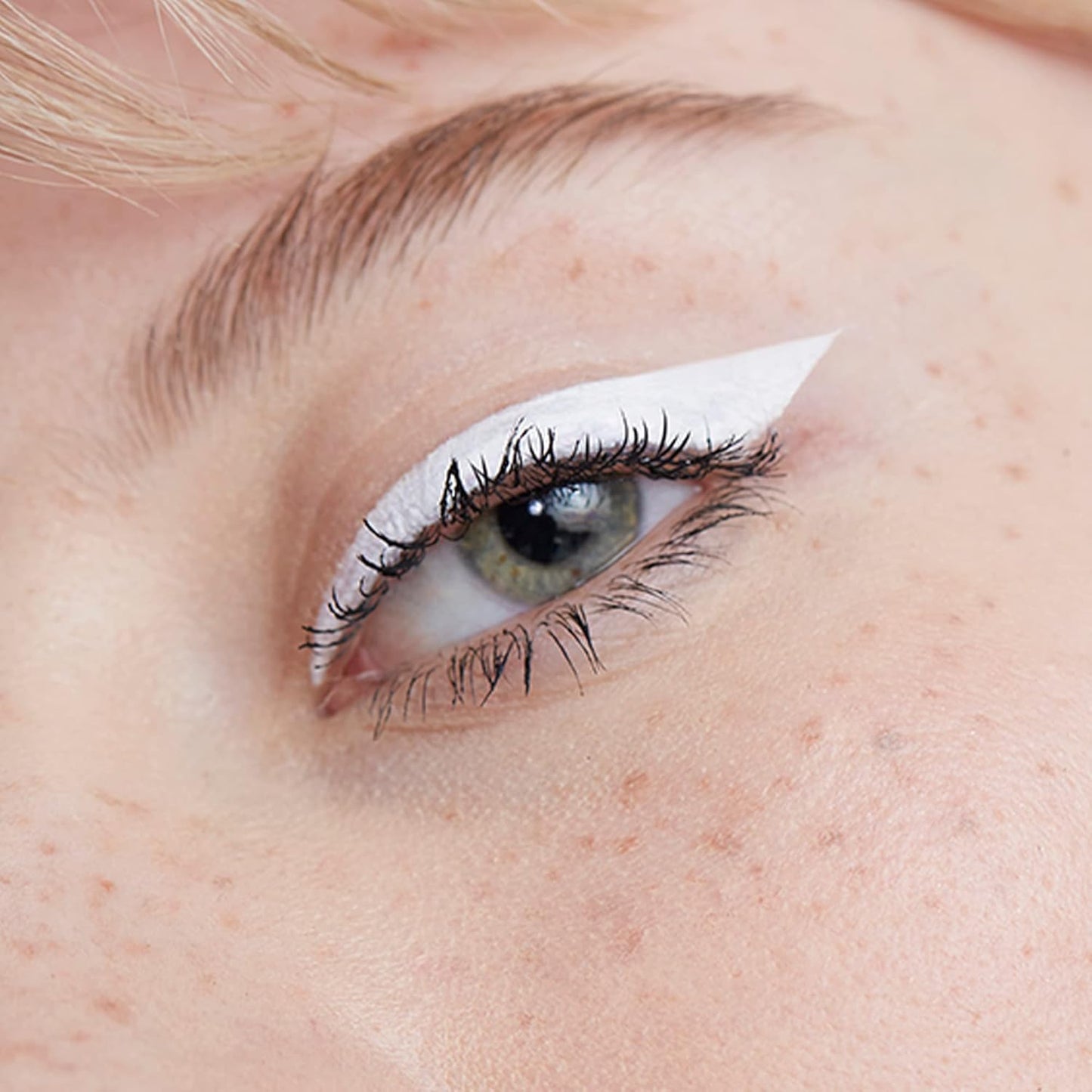 3INA The Color Pen Eyeliner - Waterproof Colorful Liquid Eyeliner Pencil for Bold Looks - Precise Felt Tip - 14 Hour Wear Eye Makeup - 100-0.034 oz