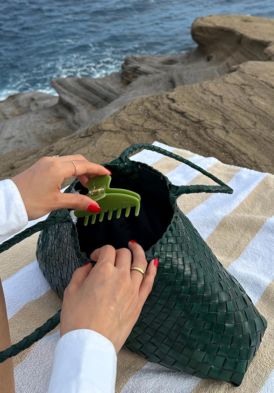 Premium Durable Acetate Hair Accessories - Large No-Slip 4 Inch Claw Clips for Women's Thick Hair (Green)