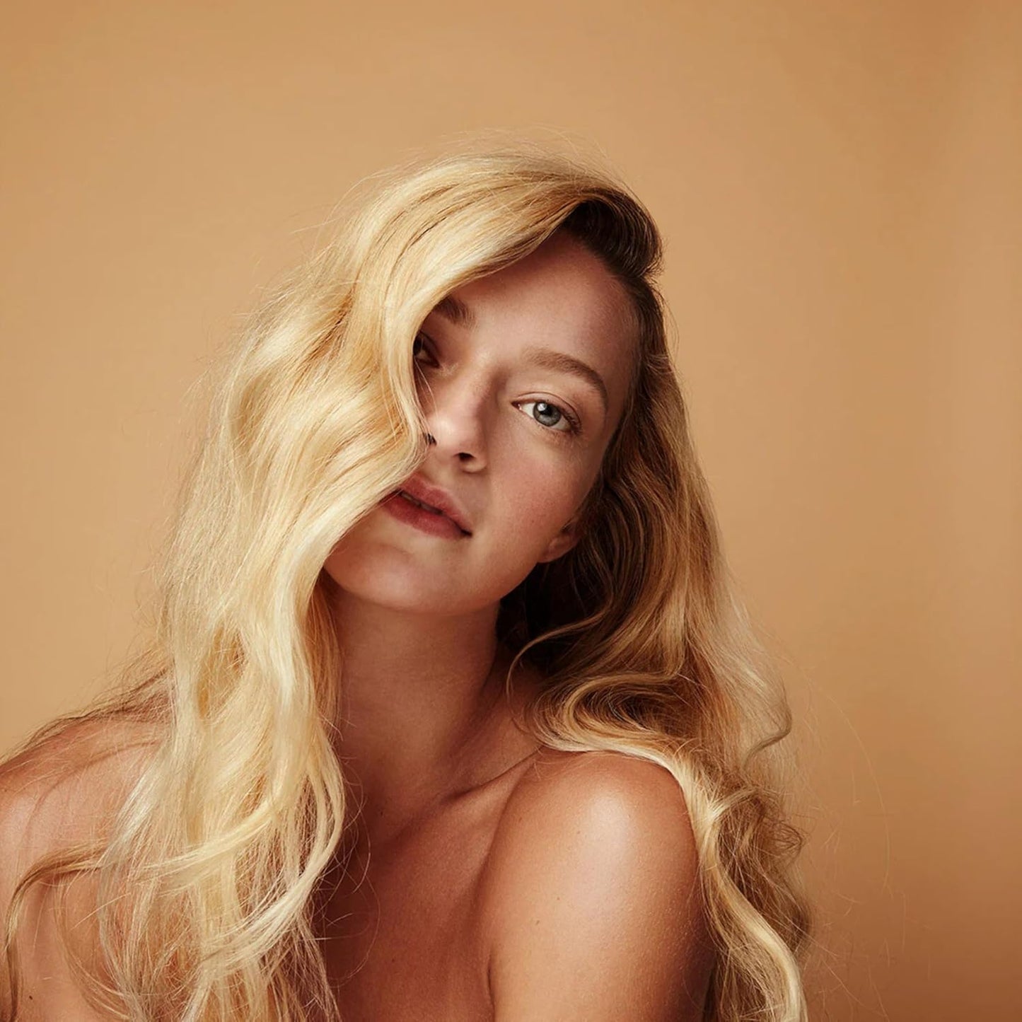 O&M Dry Queen Dry Shampoo, Vitamin C, Sulfate/Paraben/Silicone Free, Vegan, Cruelty-Free Beauty & Hair Care, Dry Shampoo for Women, Boost Volume & Waves, No Water, Safe for All Hair Colors, 300ml